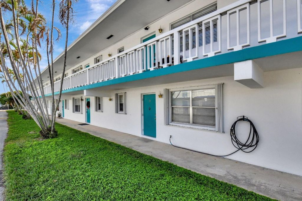 Photo of 640 NE 6th Court #G, Boynton Beach, FL 33435 (MLS # F10528224)