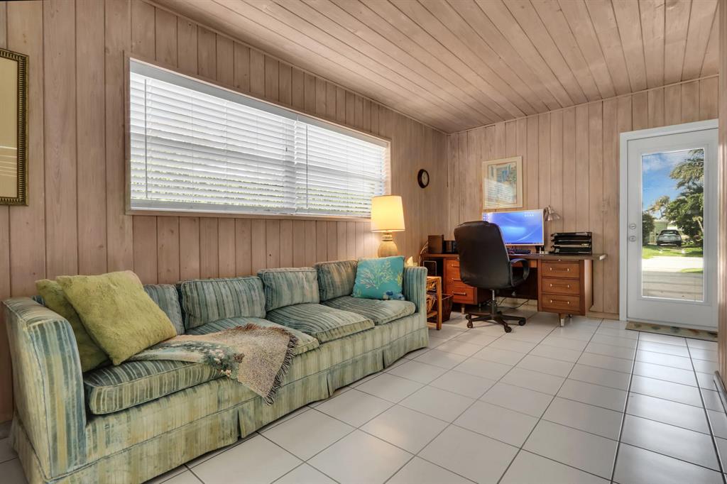 LAKE OSBORNE ESTATES 10 - Residential