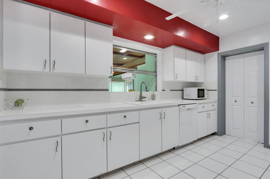 LAKE OSBORNE ESTATES 10 - Residential