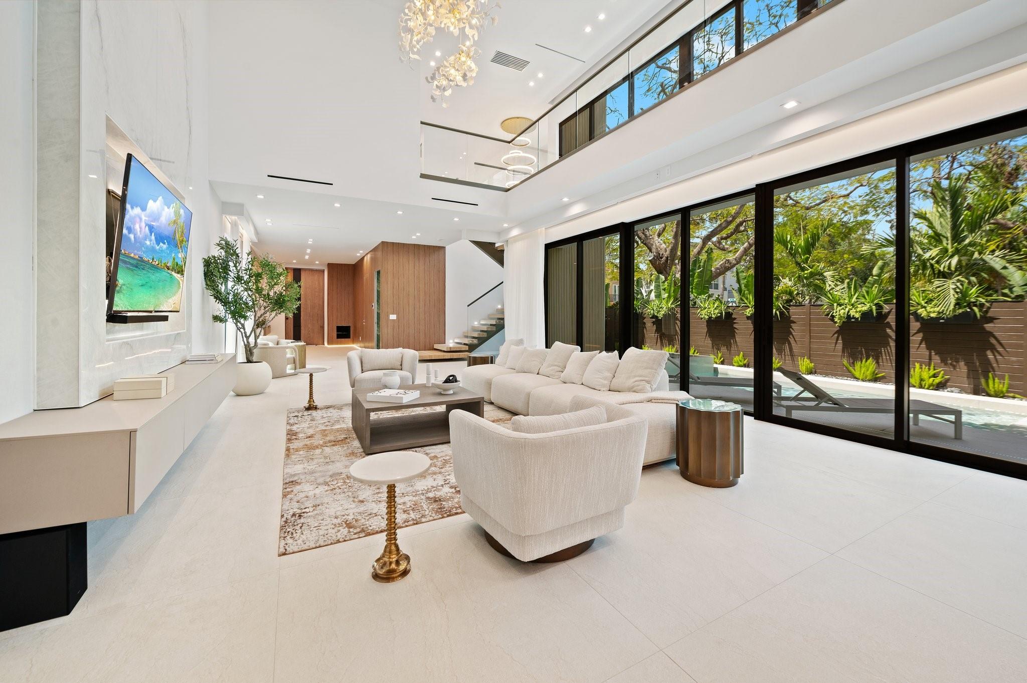 550 NE 11th Ave
