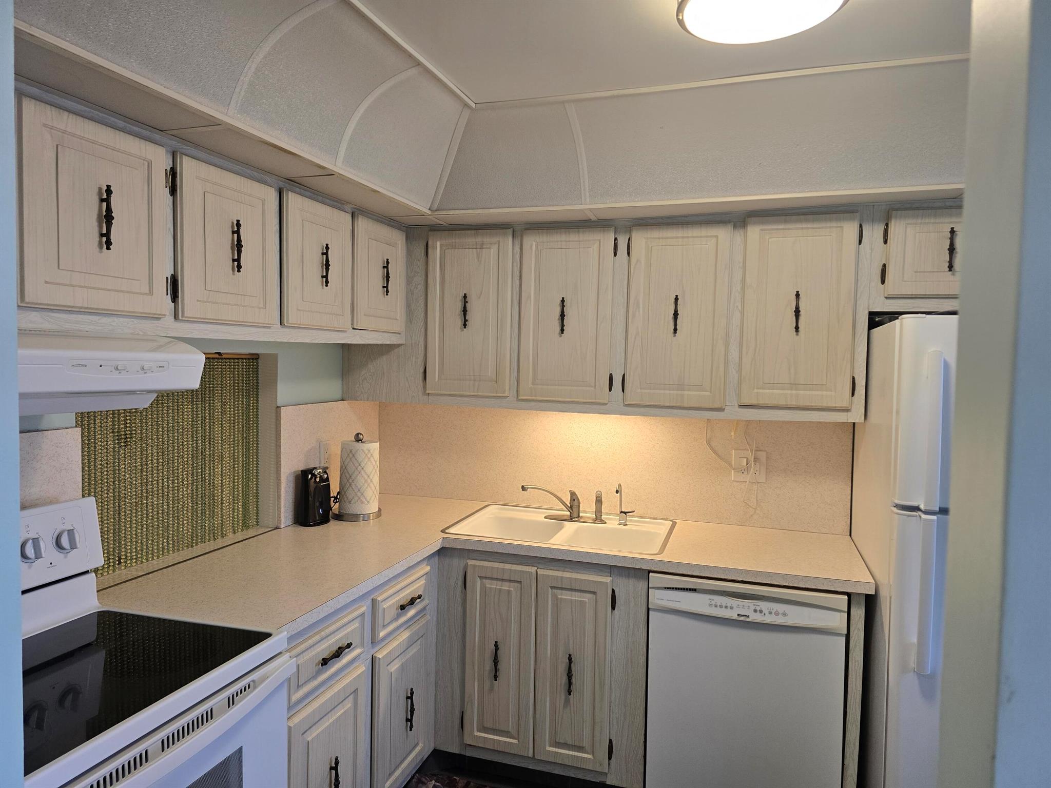 GOLDEN LAKES VILLAGE - Residential