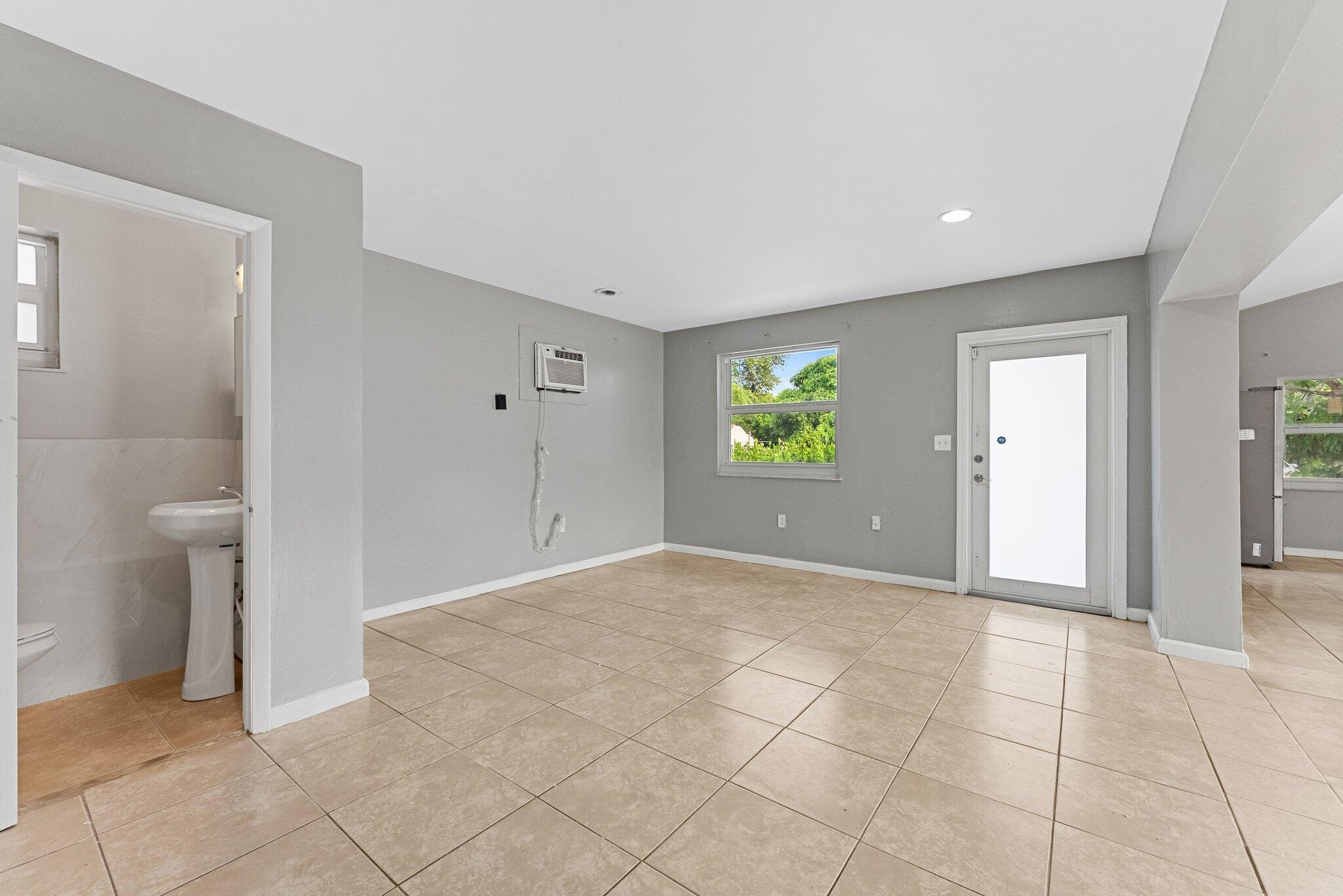 6124 SW 38th Street