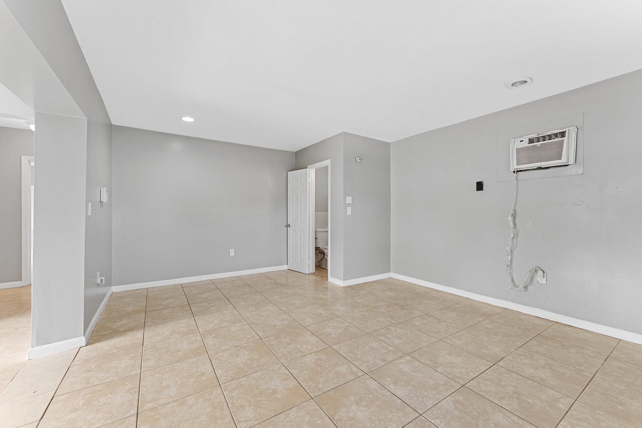 6124 SW 38th Street
