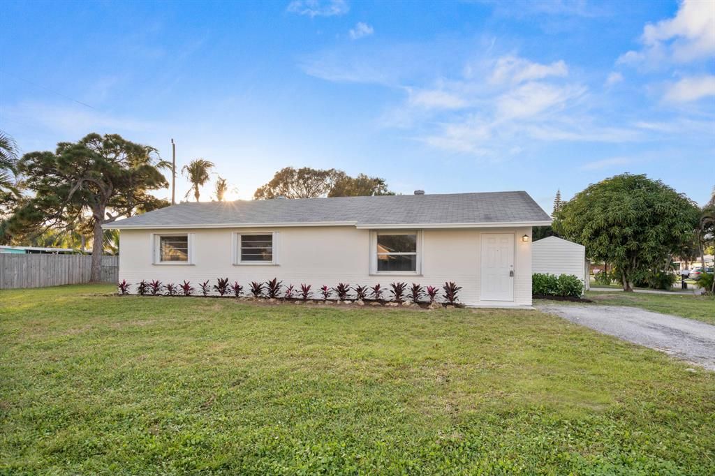 Photo of 604 Todd Street St, Jupiter, FL 33458 (MLS # R10771697)