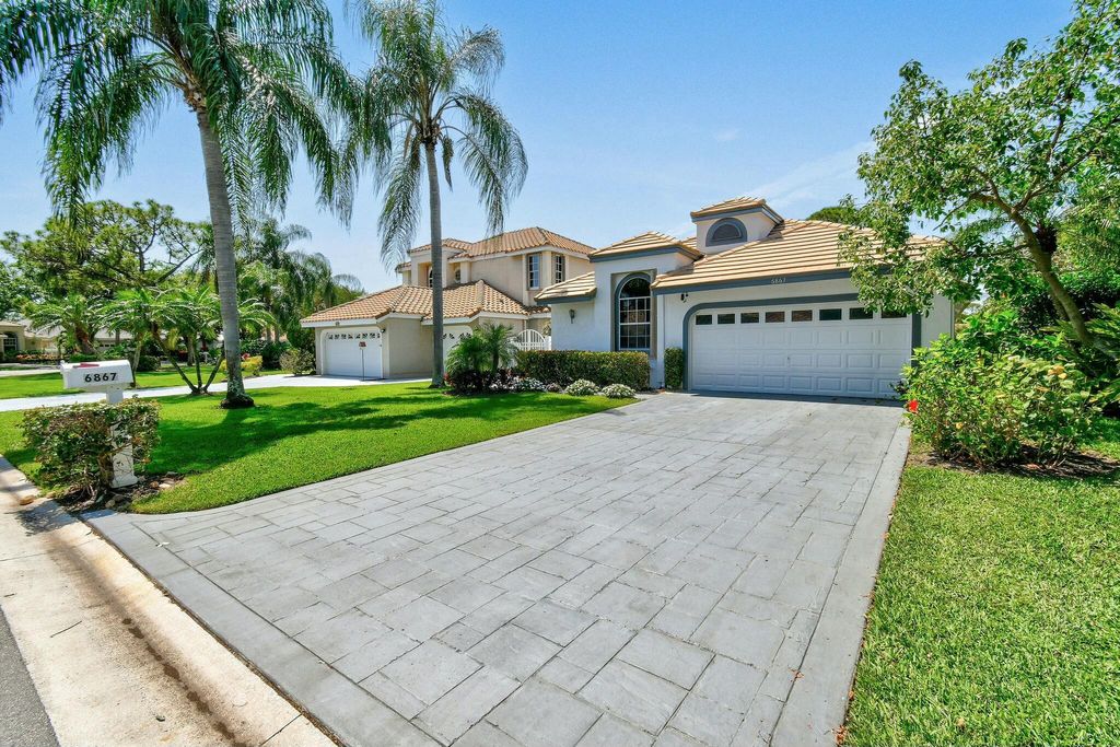 Photo of 6867 Briarlake Circle, Palm Beach Gardens, FL 33418 (MLS # R11080074)