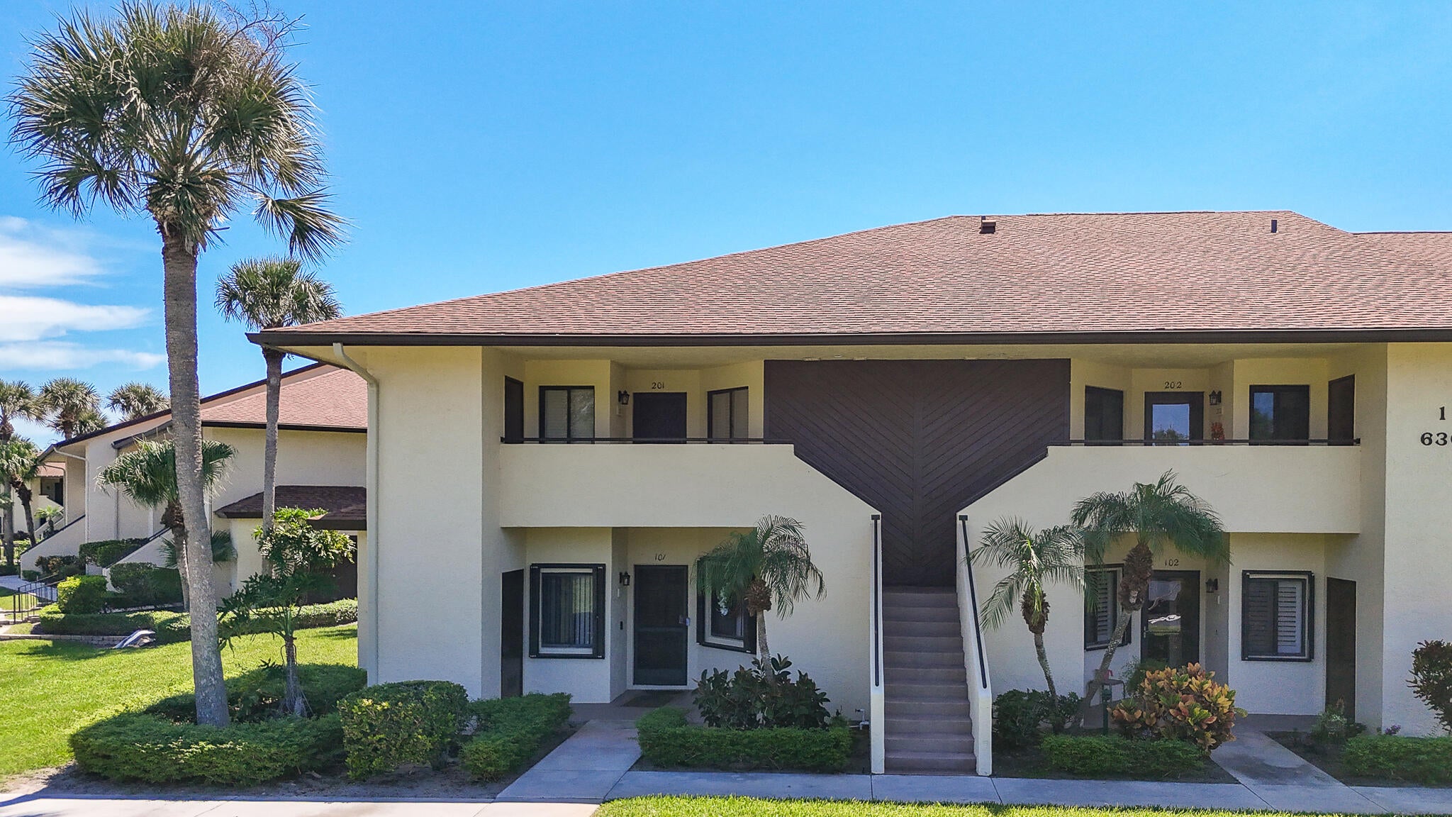 6303 SE WILLIAMSBURG Drive 201