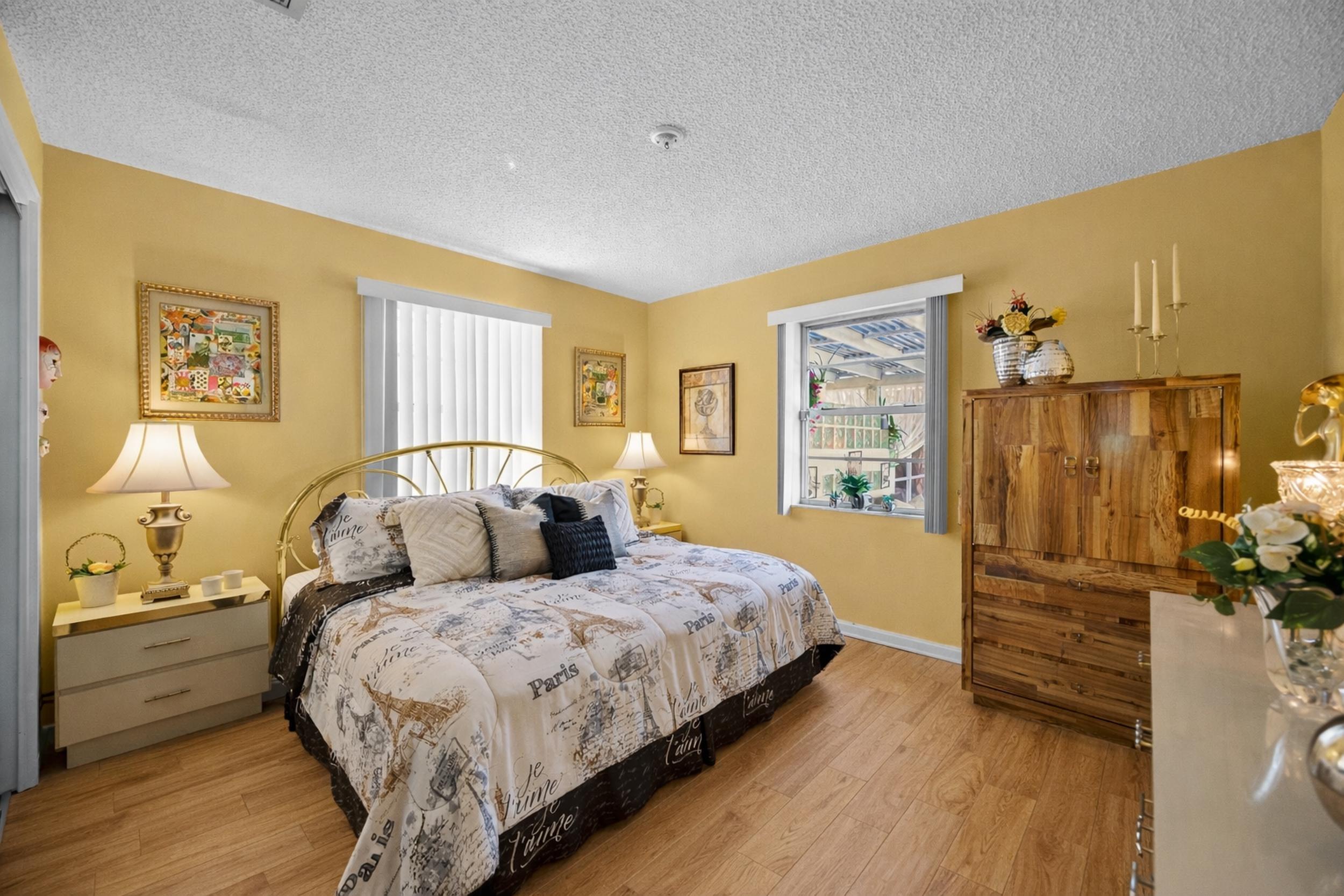 NORTH LAKE WORTH - Residential