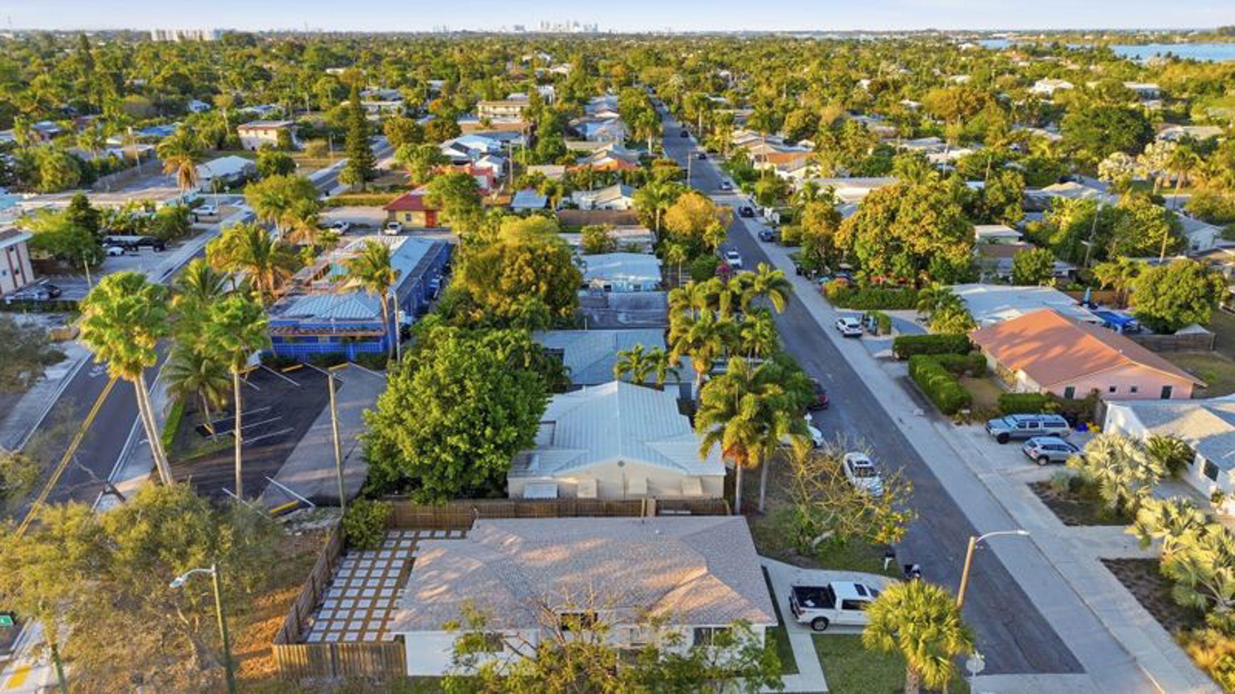 NORTH LAKE WORTH - Residential