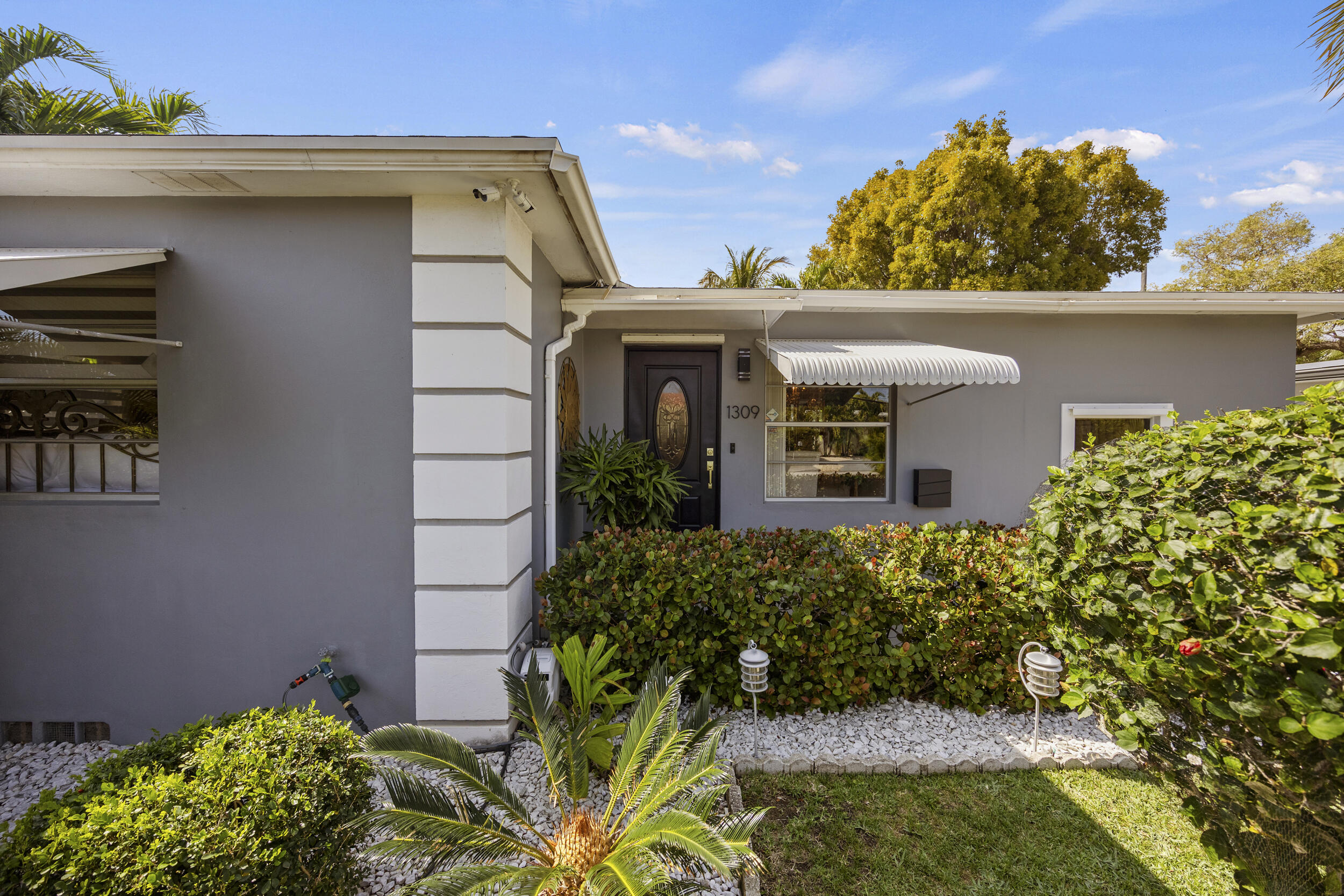 NORTH LAKE WORTH - Residential