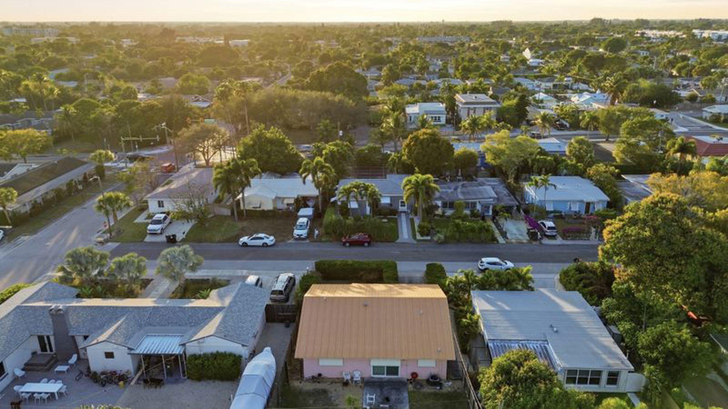 NORTH LAKE WORTH - Residential