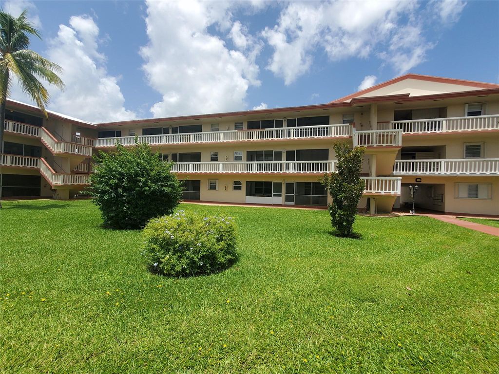 Photo of 5300 Washington St #114C, Hollywood, FL 33021 (MLS # F10542334)