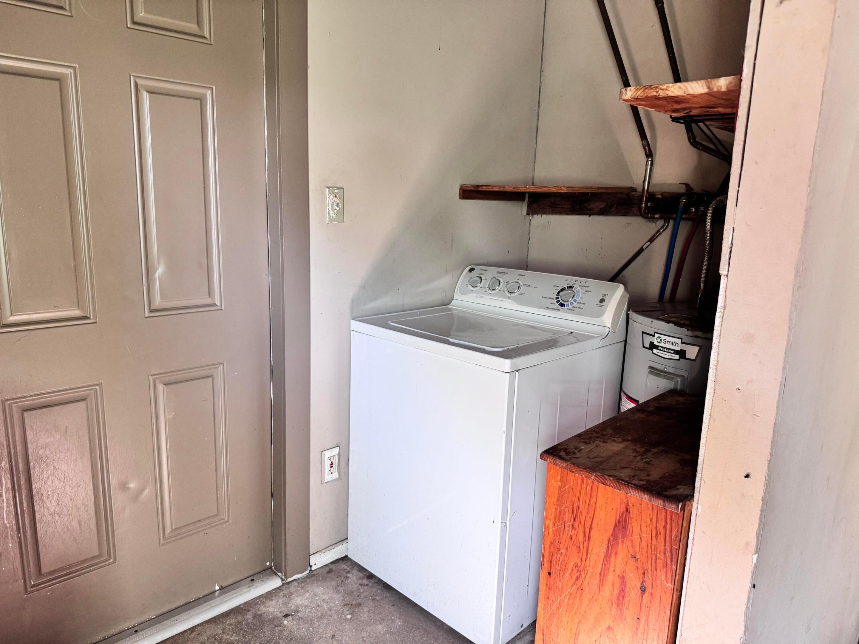 COUNTRY CLUB PARK - Residential Lease