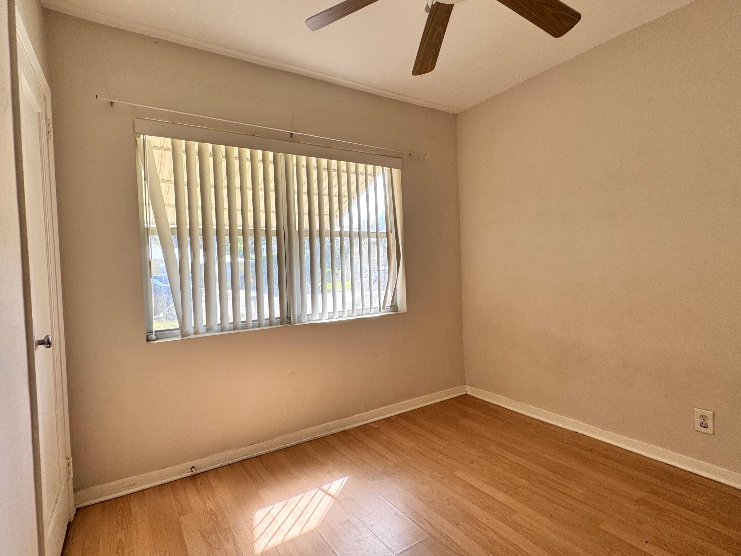 COUNTRY CLUB PARK - Residential Lease