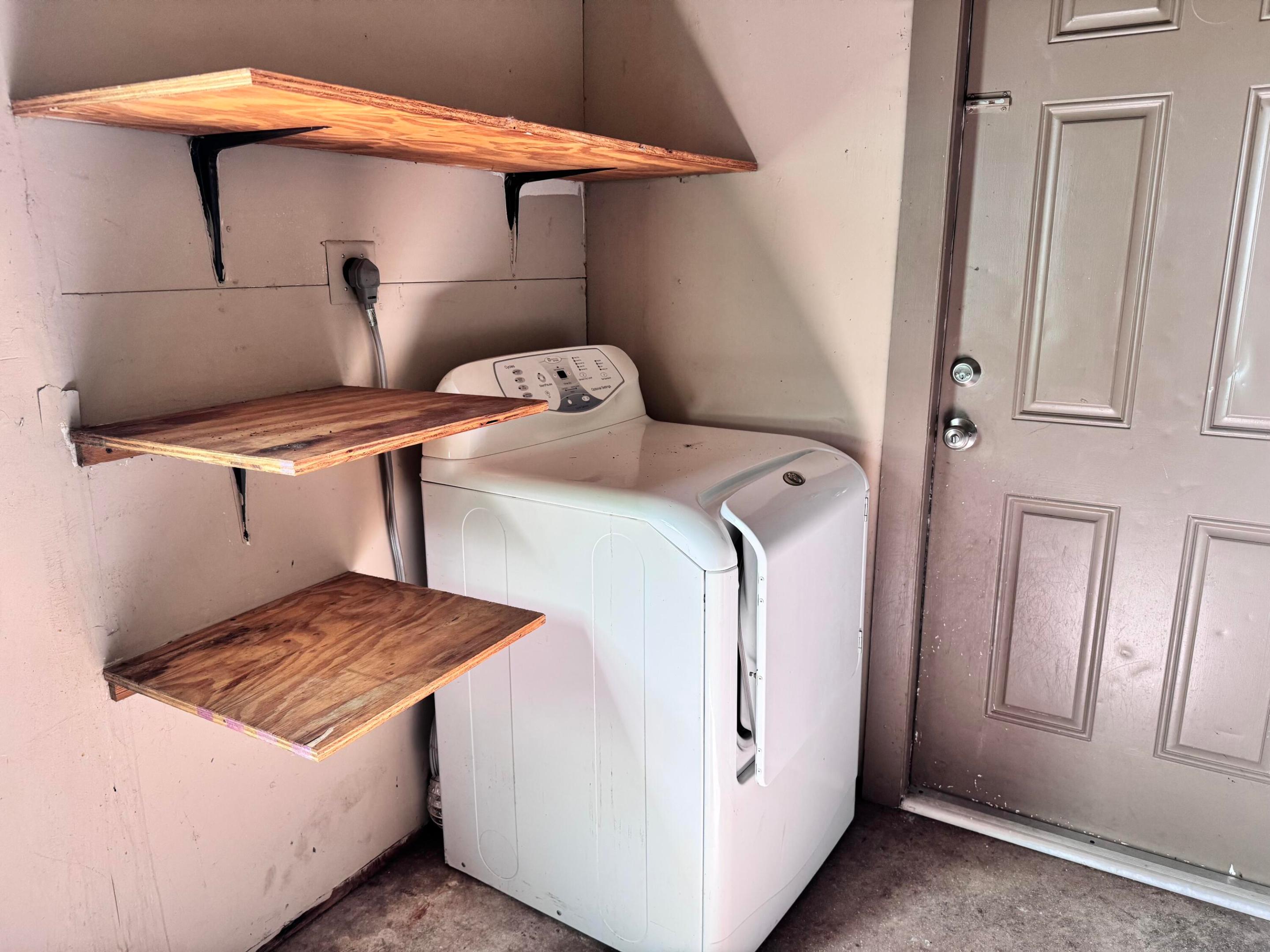 COUNTRY CLUB PARK - Residential Lease