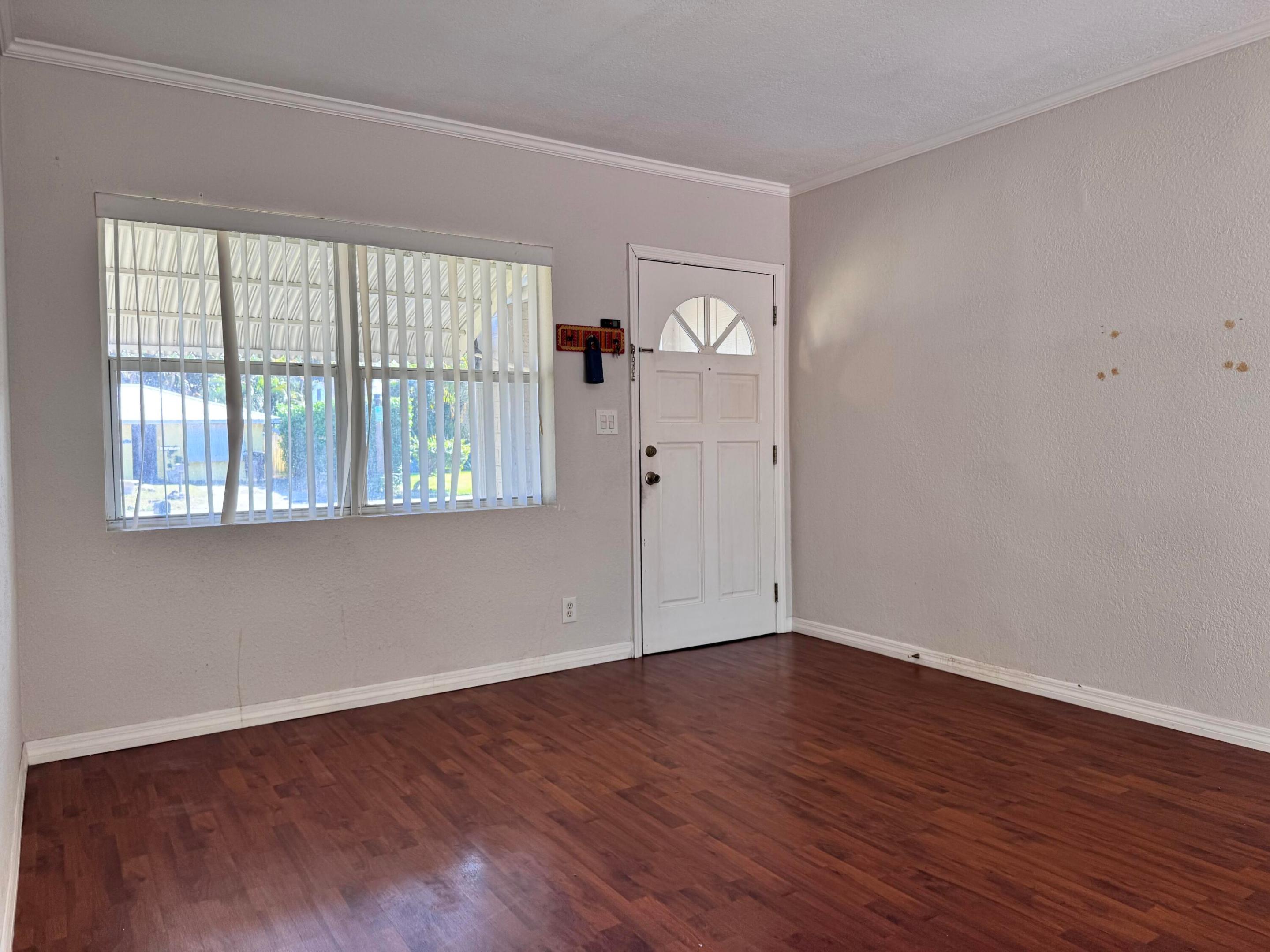 COUNTRY CLUB PARK - Residential Lease