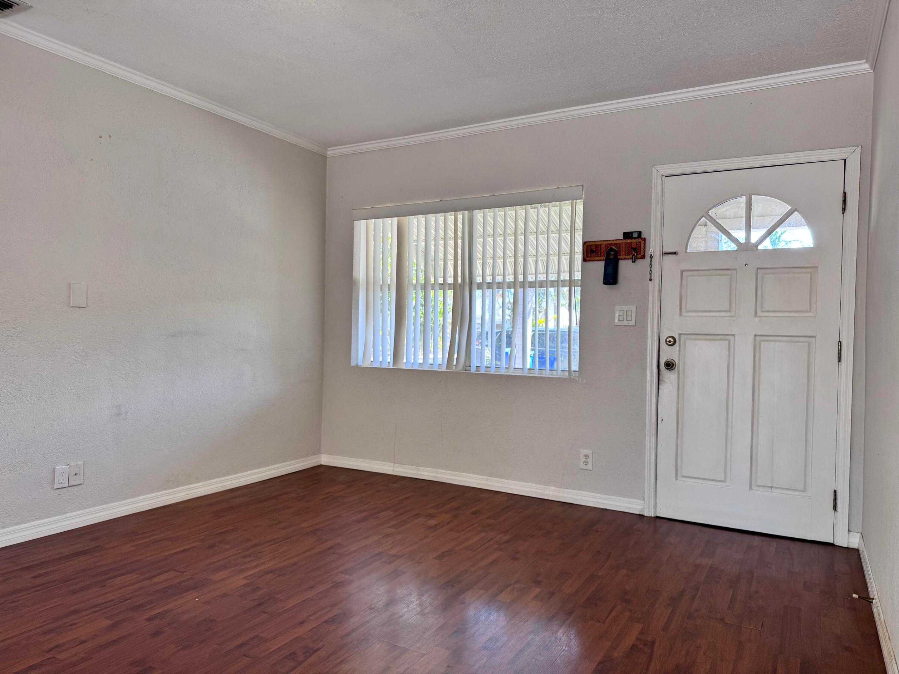 COUNTRY CLUB PARK - Residential Lease