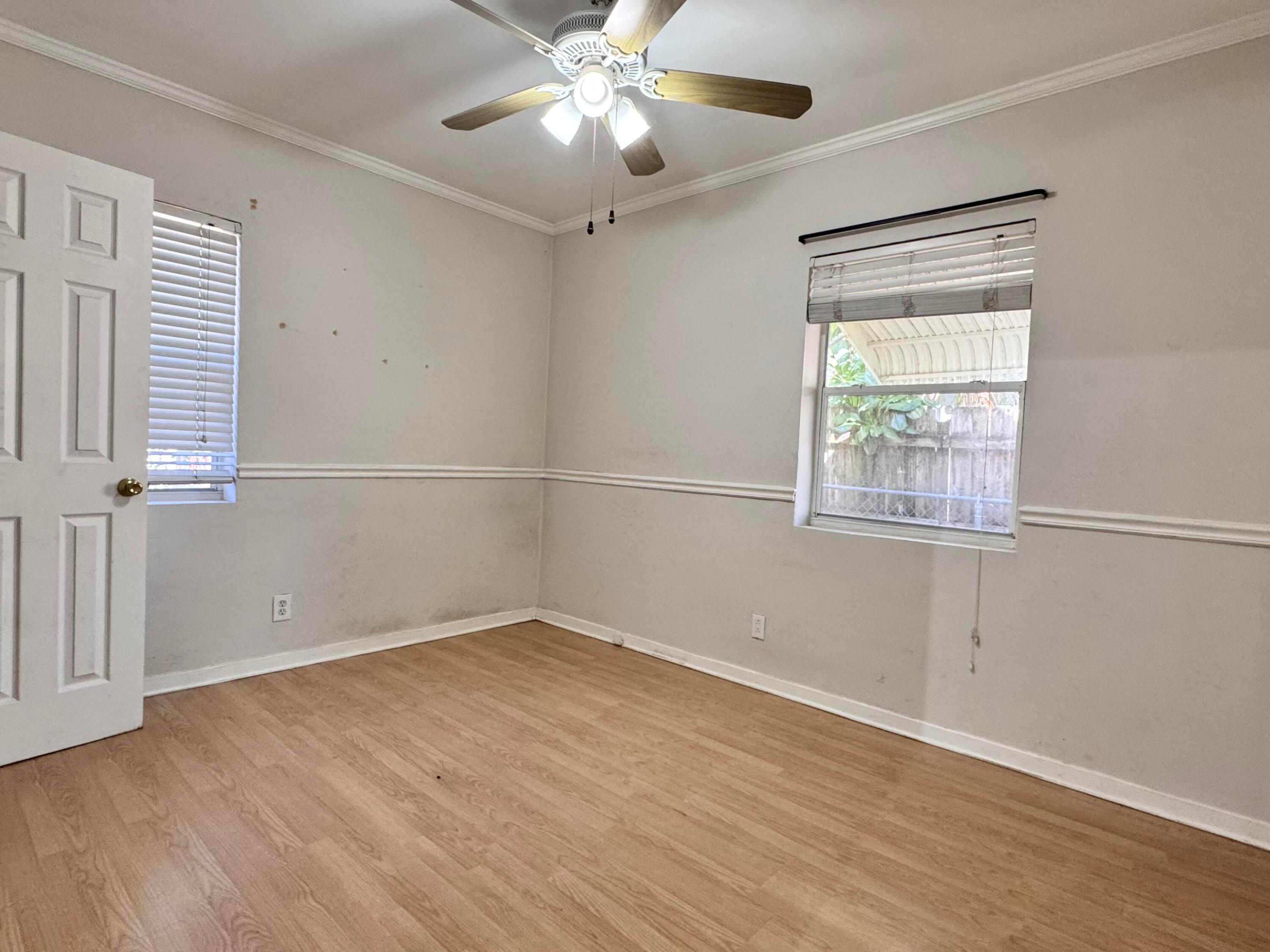 COUNTRY CLUB PARK - Residential Lease