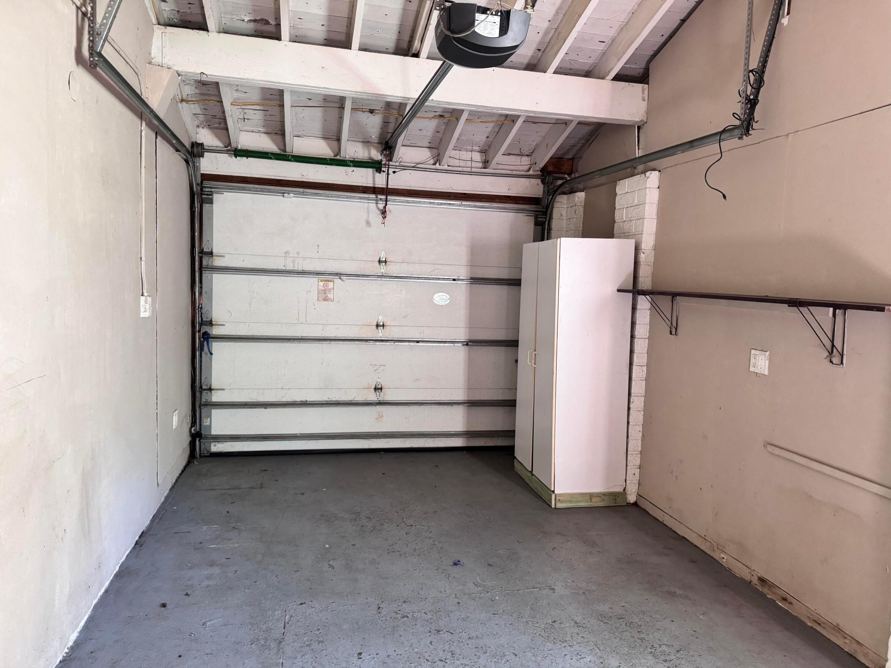 COUNTRY CLUB PARK - Residential Lease