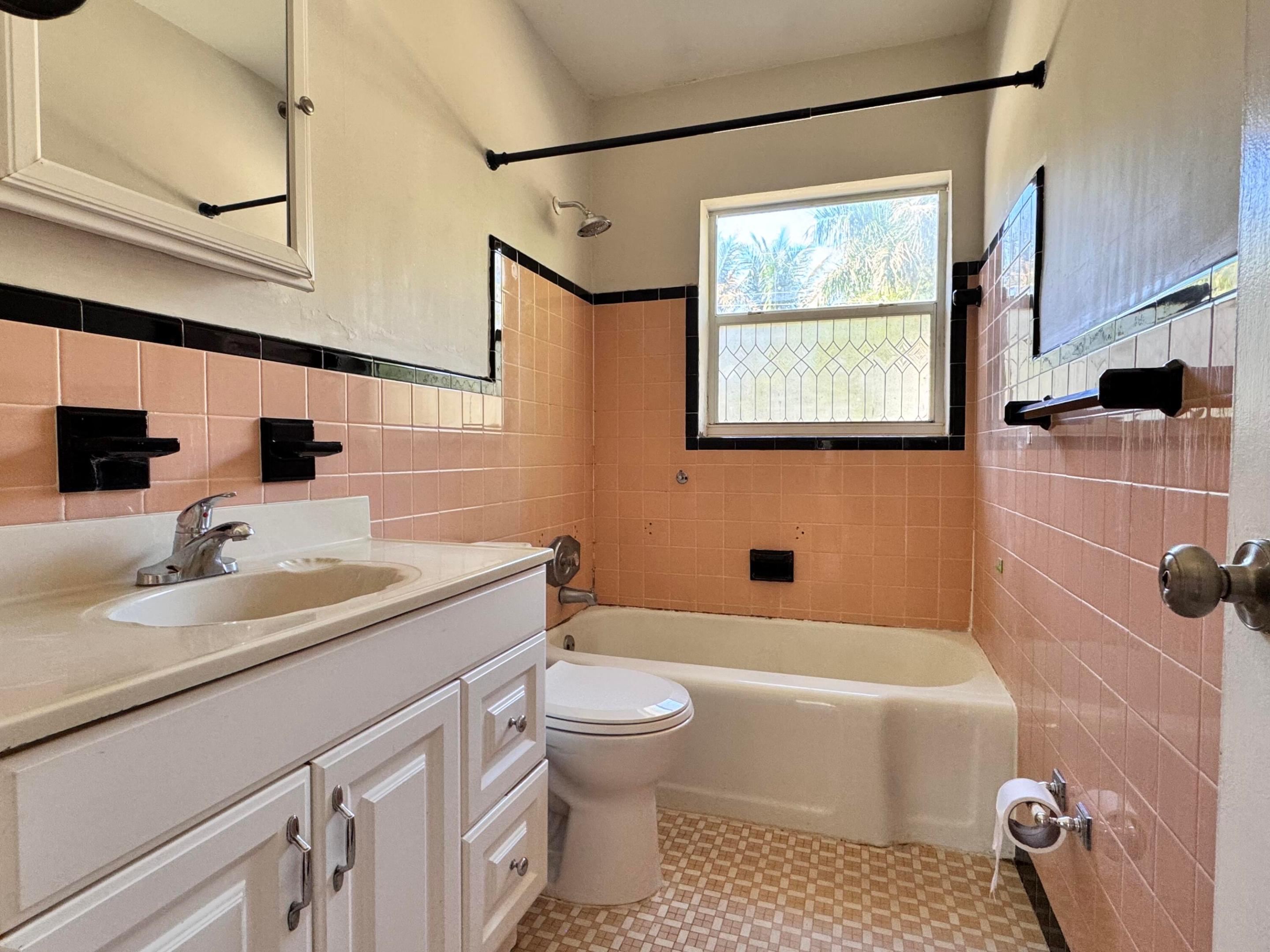 COUNTRY CLUB PARK - Residential Lease