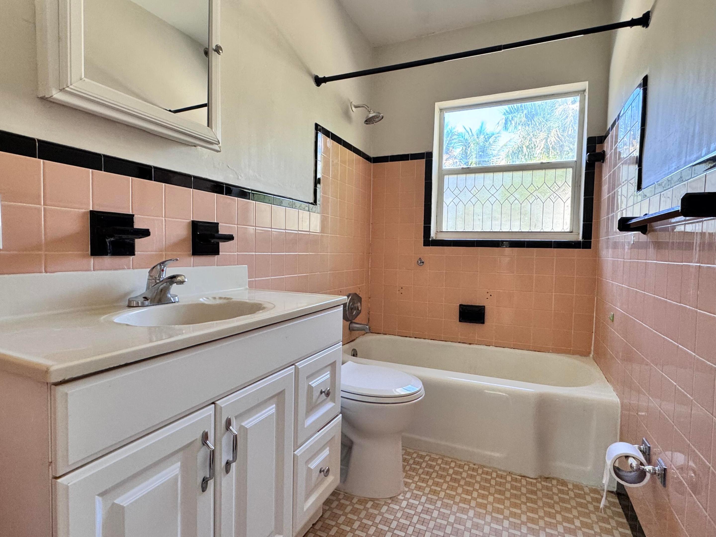 COUNTRY CLUB PARK - Residential Lease