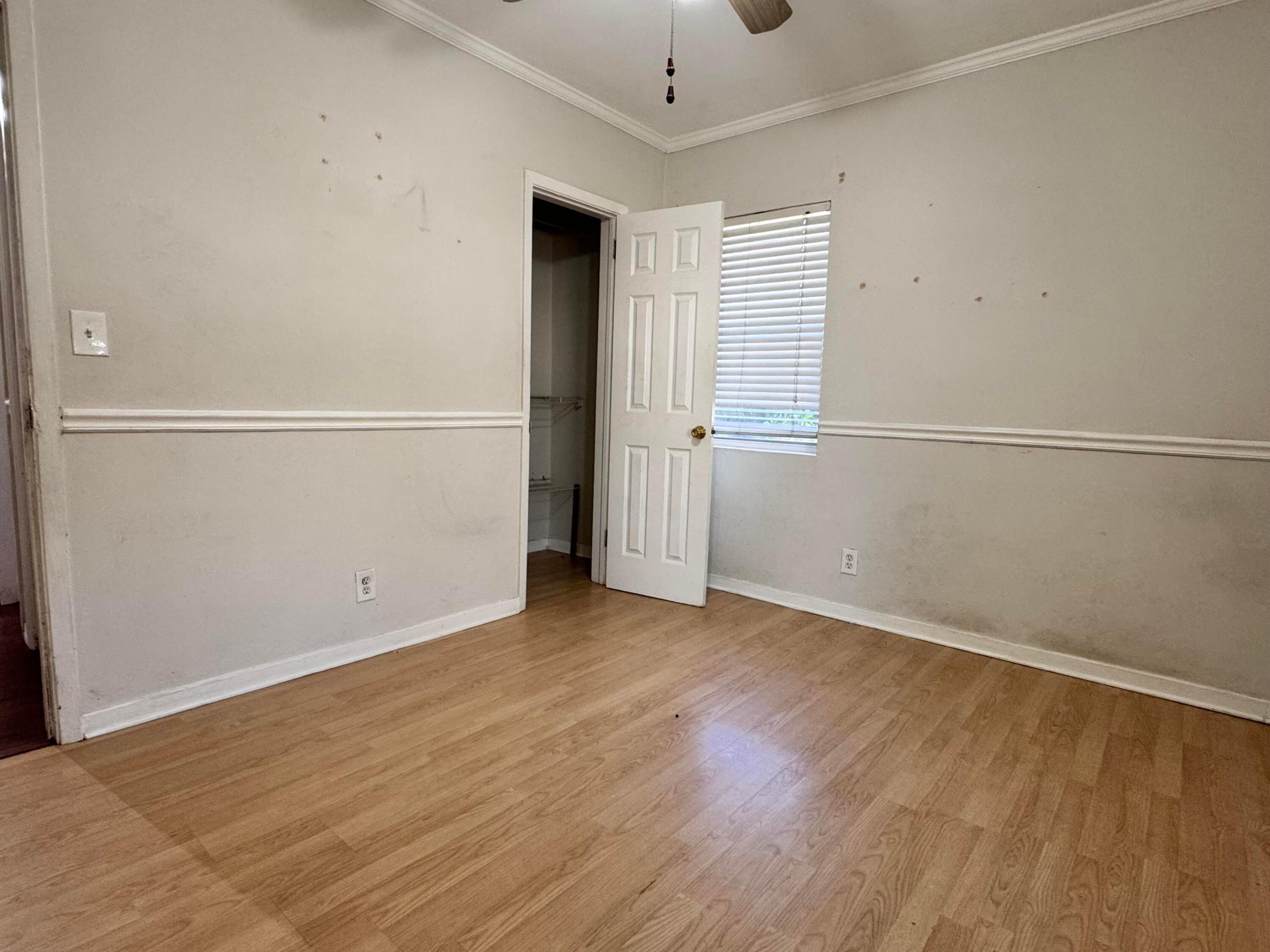 COUNTRY CLUB PARK - Residential Lease