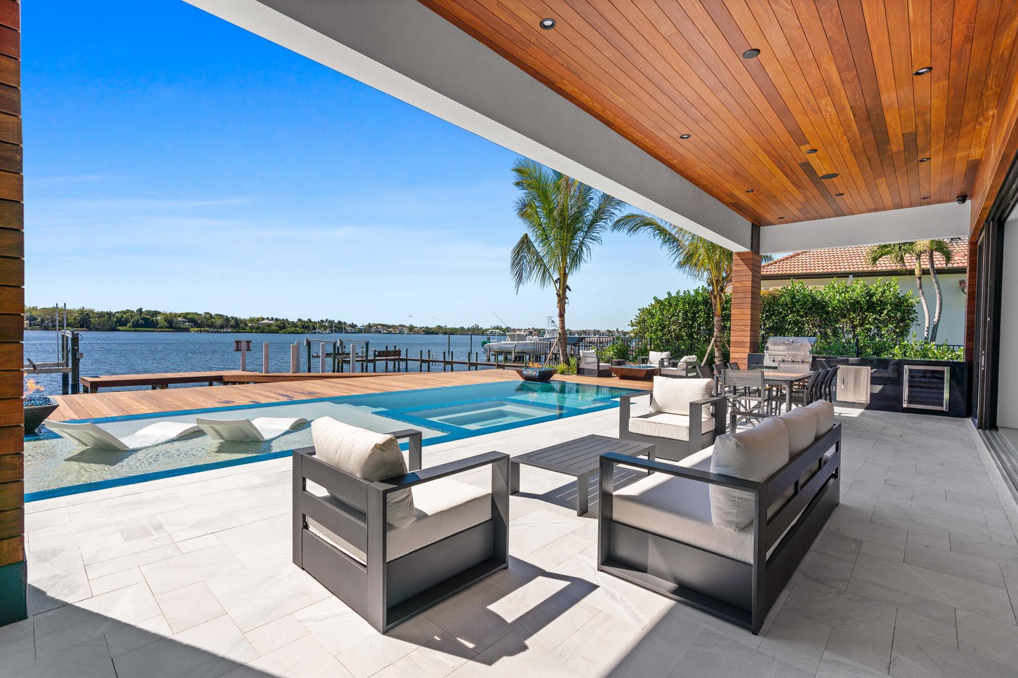 Lake Shores Lantana - Residential
