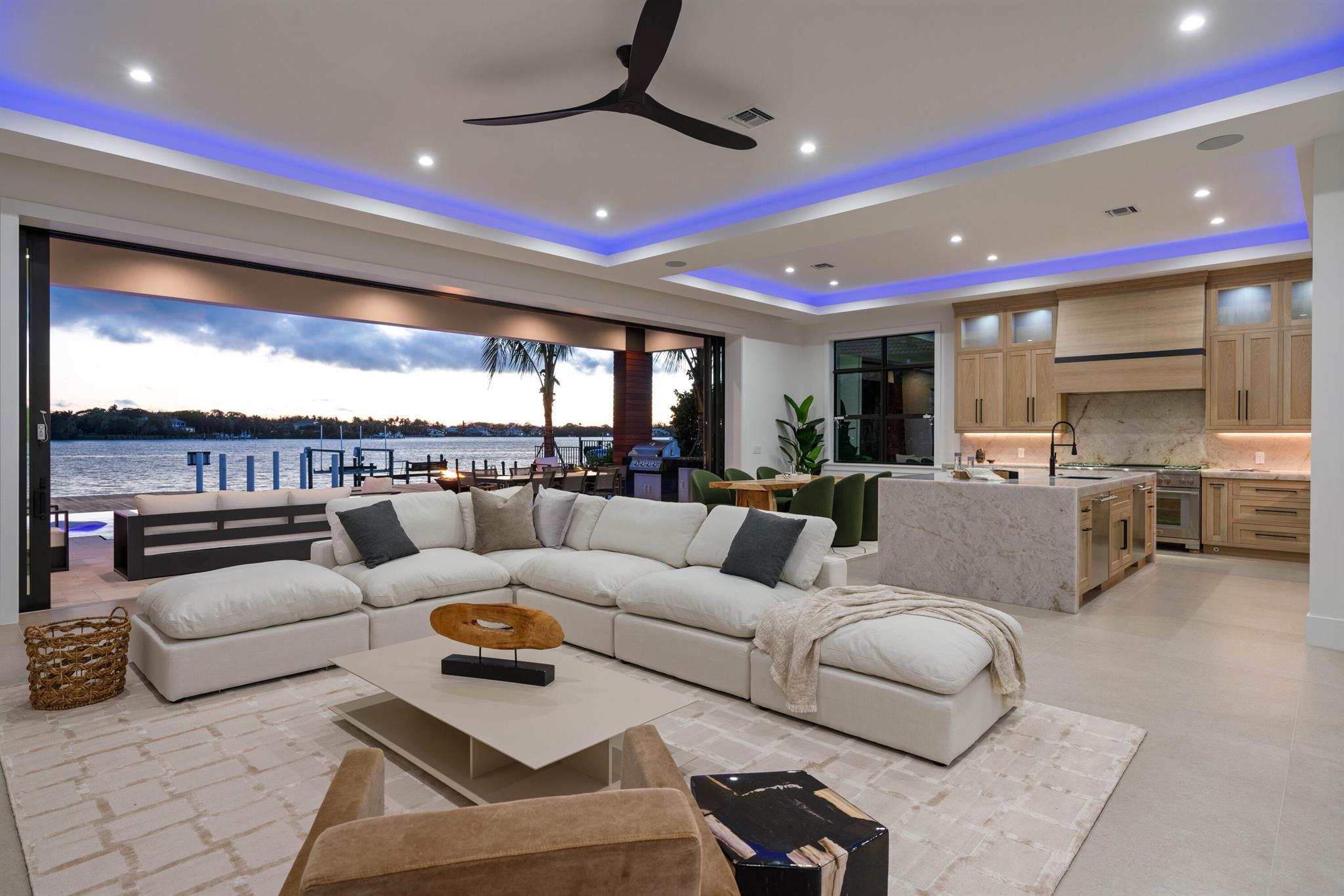 Lake Shores Lantana - Residential