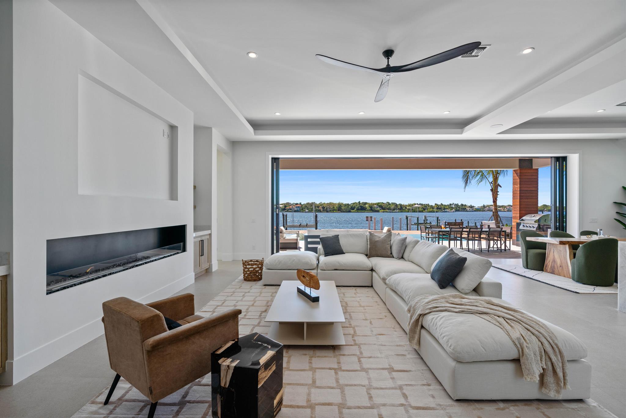 Lake Shores Lantana - Residential