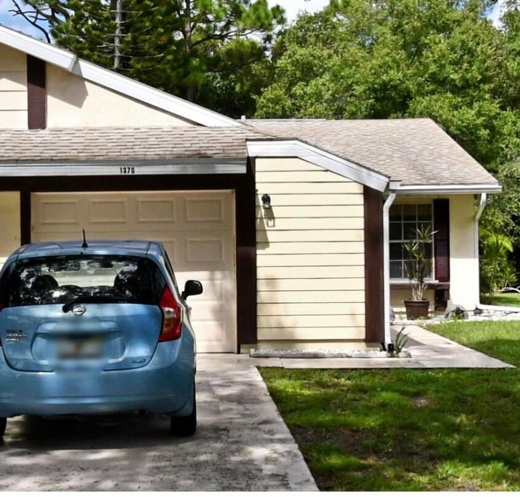 Photo of 1370 SE Rivergreen Circle, Port Saint Lucie, FL 34952 (MLS # B26031076)