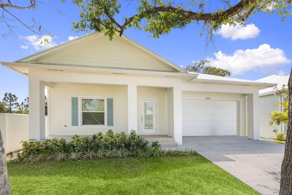 Photo of 1004 SW 35th Street, Palm City, FL 34990 (MLS # B26010647)
