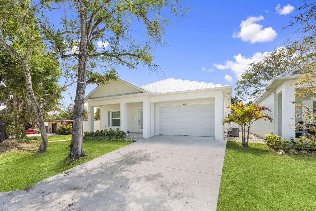 Photo of 1004 SW 35th Street, Palm City, FL 34990 (MLS # B26010647)