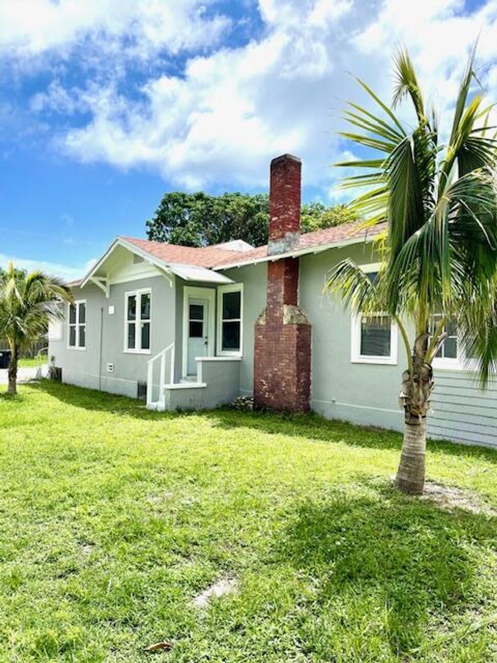 Photo of 916 S N Street, Lake Worth Beach, FL 33460 (MLS # R11016983)