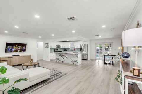 Tiny photo for 421 SW 18TH Street, Pompano Beach, FL 33060 (MLS # B26082946)