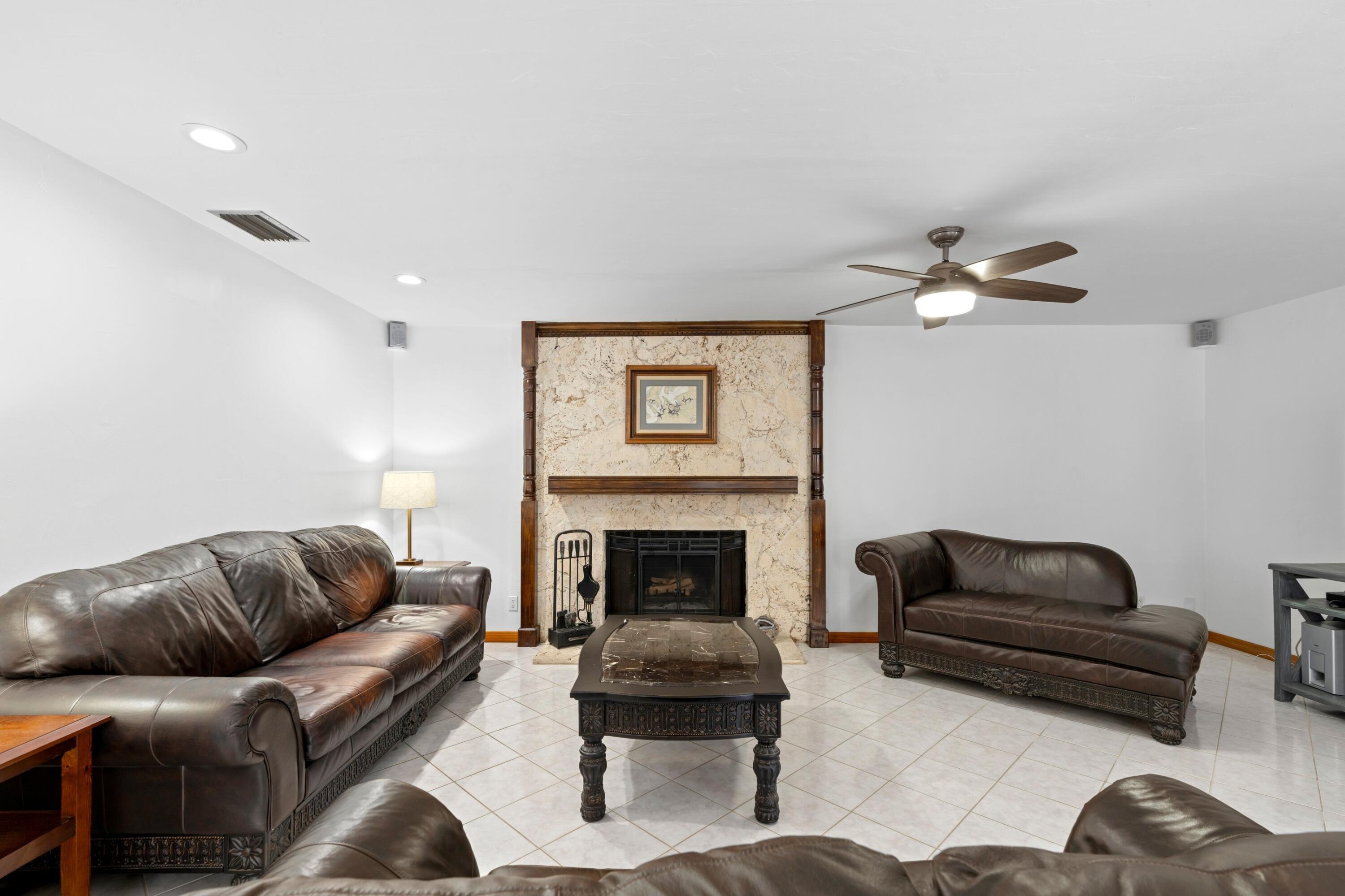 CLUSTERS CORAL SPRINGS - Residential