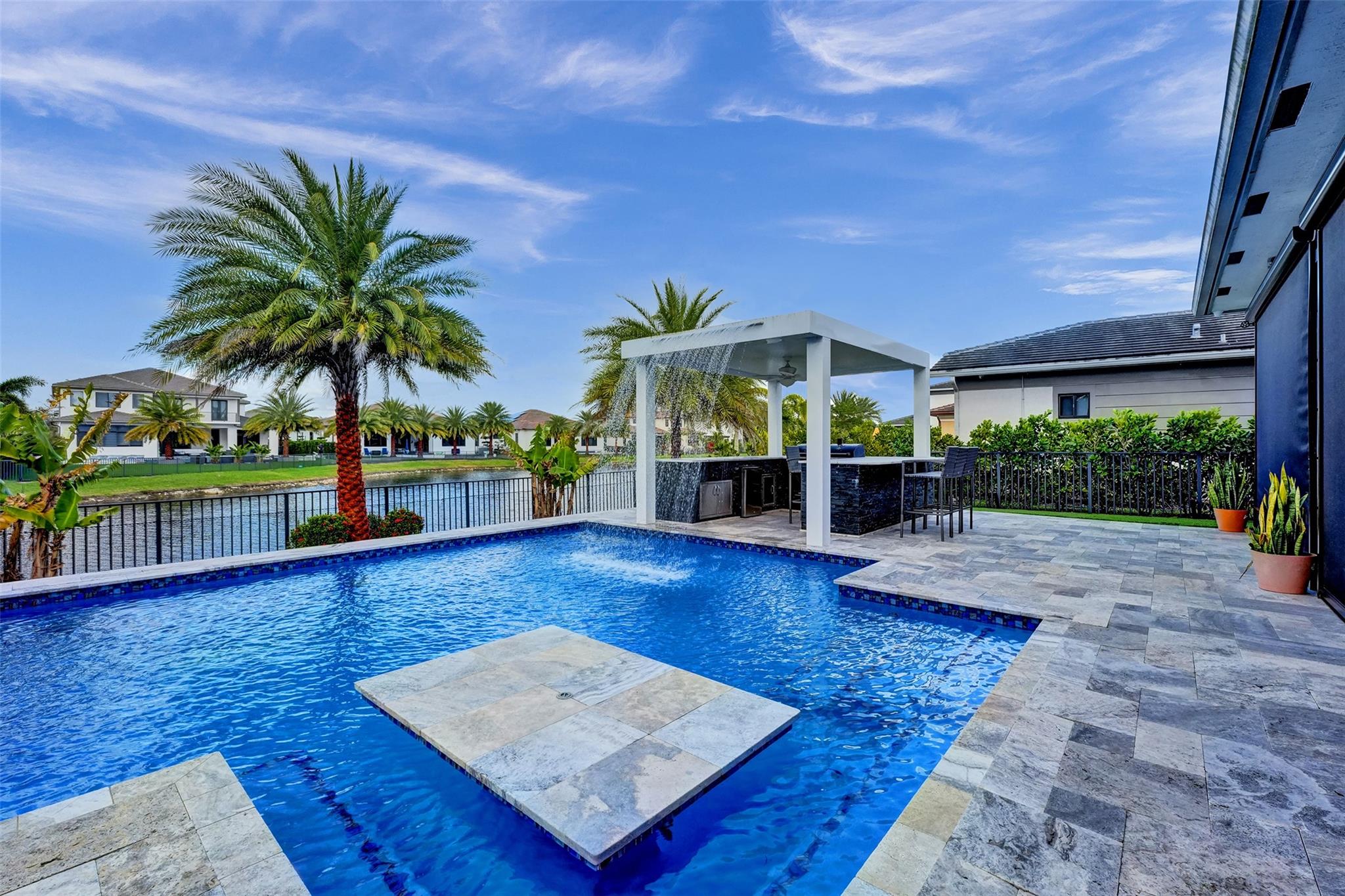 Cascata@Miralago - Residential