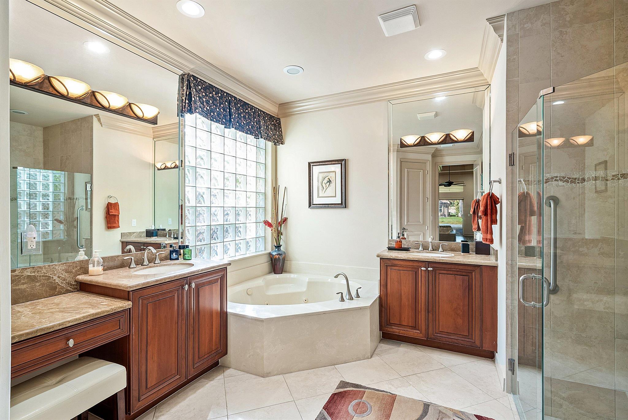 VALENCIA POINTE 3 - Residential