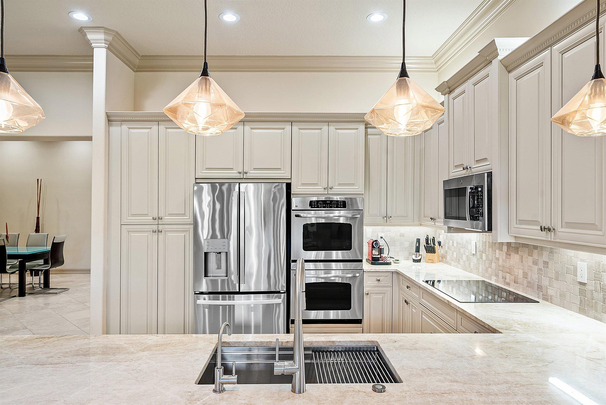 VALENCIA POINTE 3 - Residential