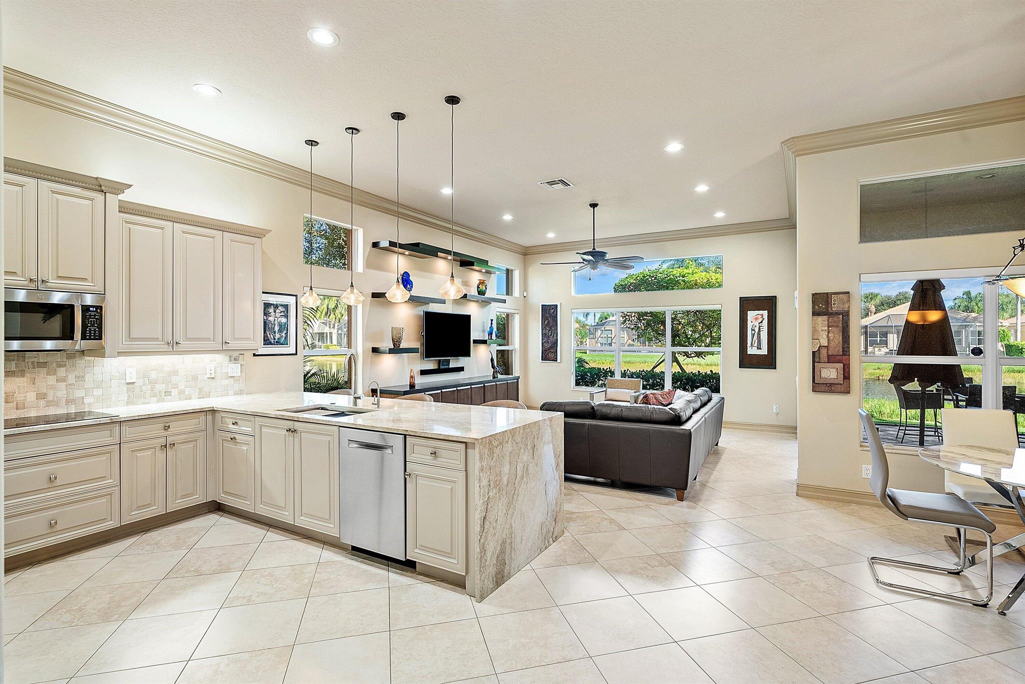 VALENCIA POINTE 3 - Residential