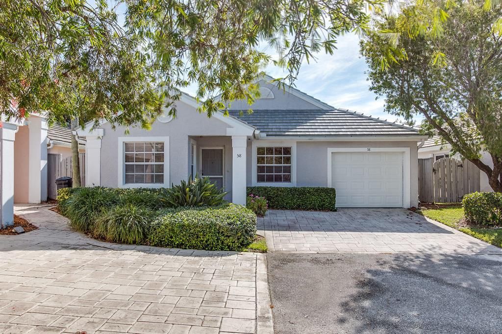 Photo of 58 Admirals Court, Palm Beach Gardens, FL 33418 (MLS # R10724371)