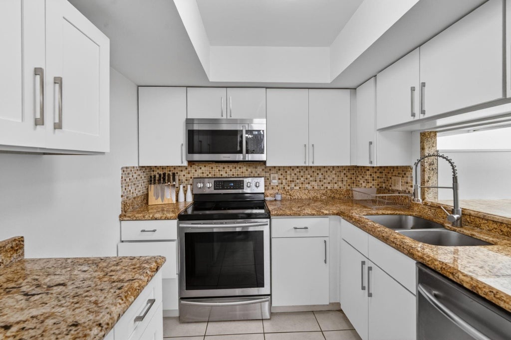 Photo of 3900 N Hills Drive #306-, Hollywood, FL 33021 (MLS # B26044248)