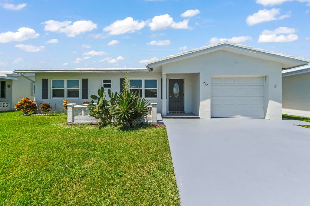 Photo of 717 SW 16th Street, Boynton Beach, FL 33426 (MLS # B26046316)