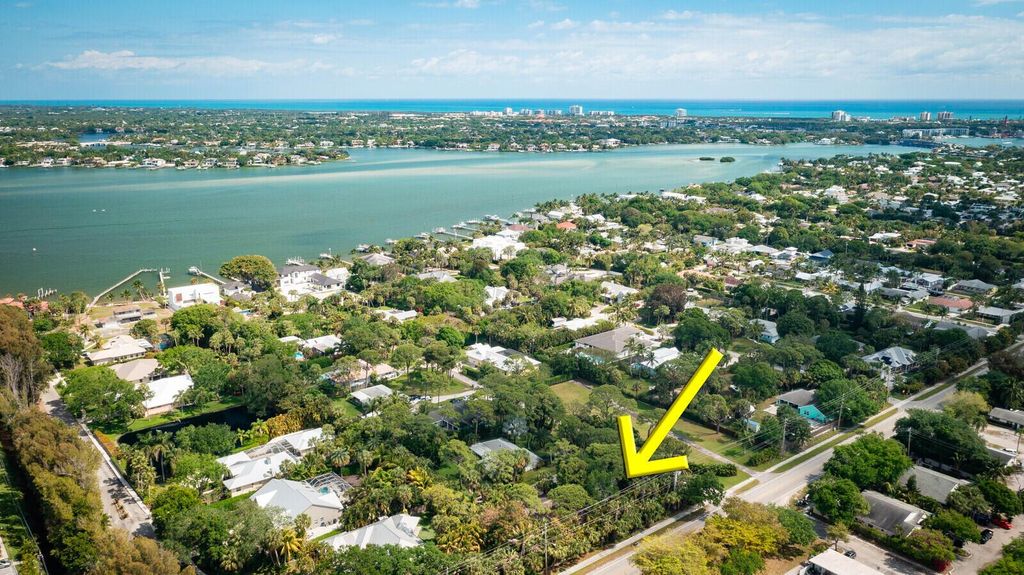 Photo of 4819 Center Street, Jupiter, FL 33458 (MLS # R10971765)