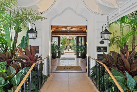 301 Australian Avenue Unit 301, Palm Beach, FL MLS: R11091095