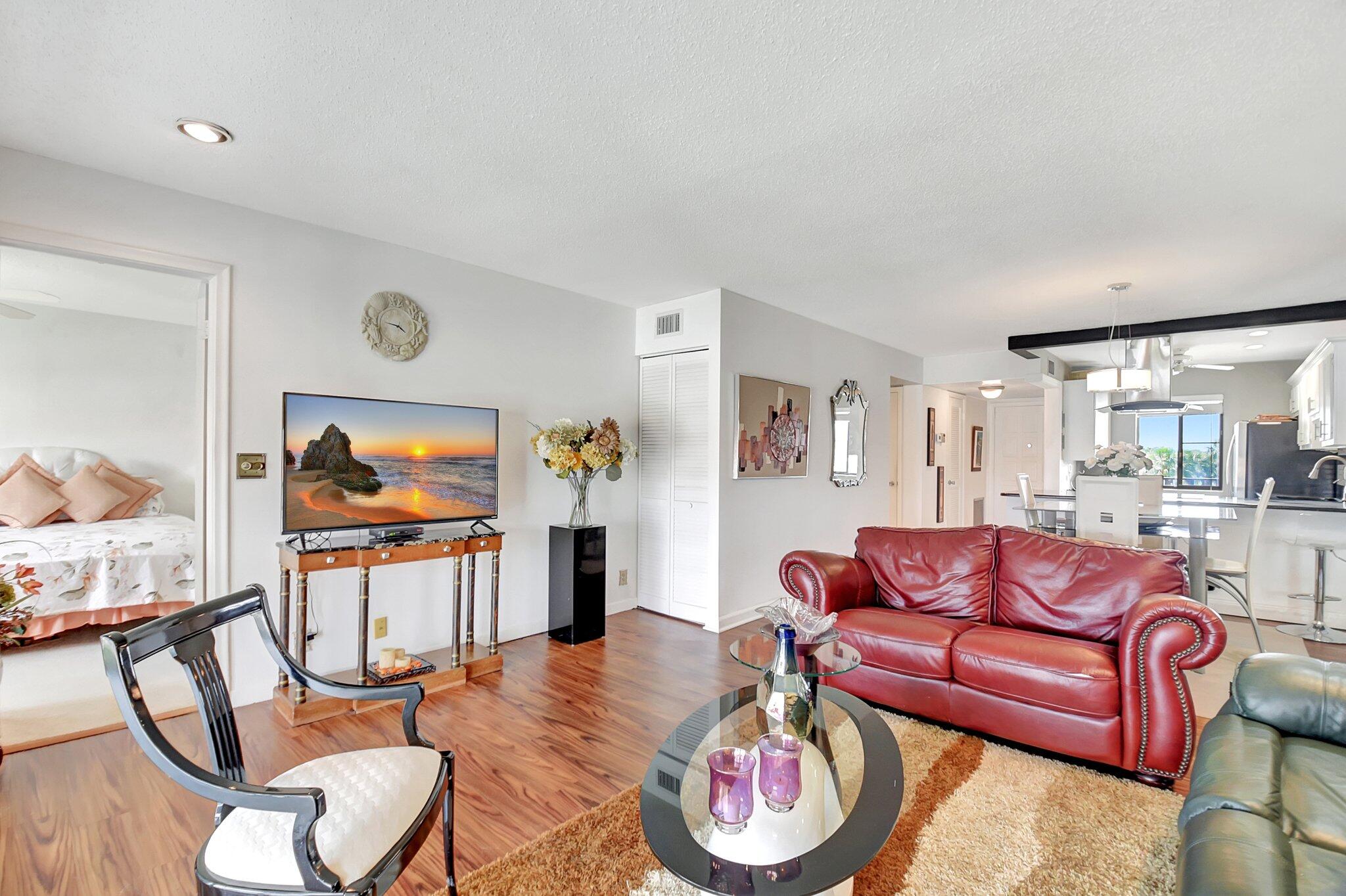 FOUNTAINS OF PALM BEACH CONDO 7 - Residential