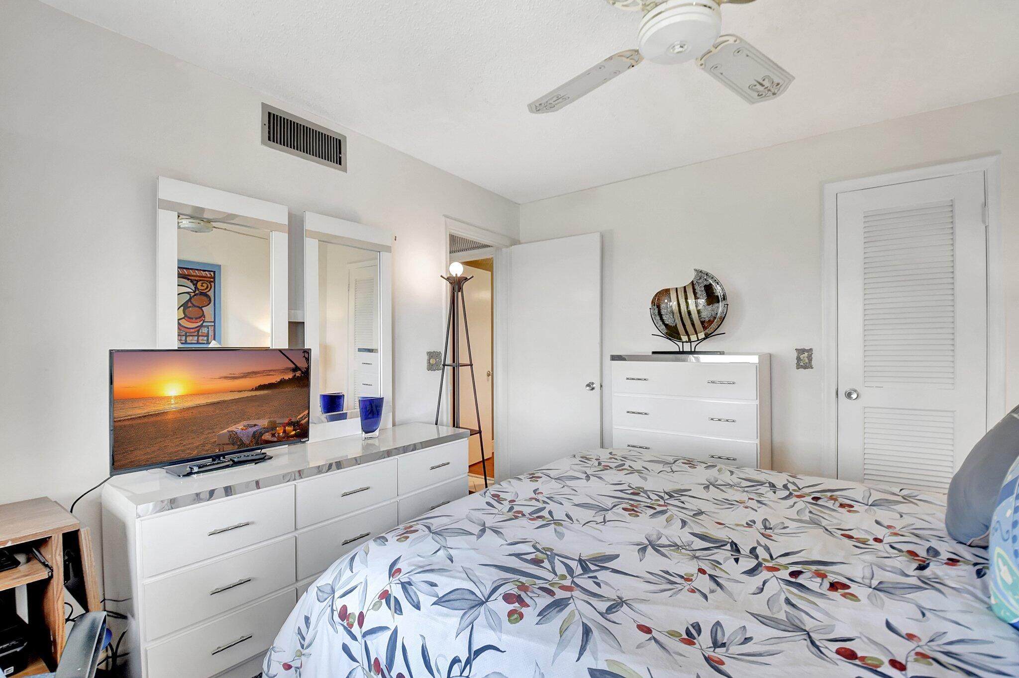 FOUNTAINS OF PALM BEACH CONDO 7 - Residential