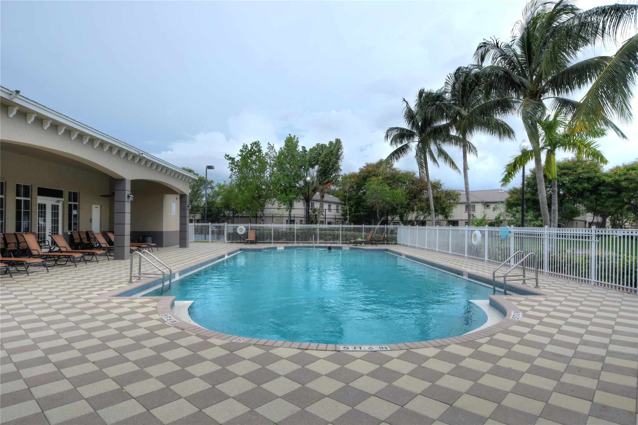 MARSH HARBOUR - Residential