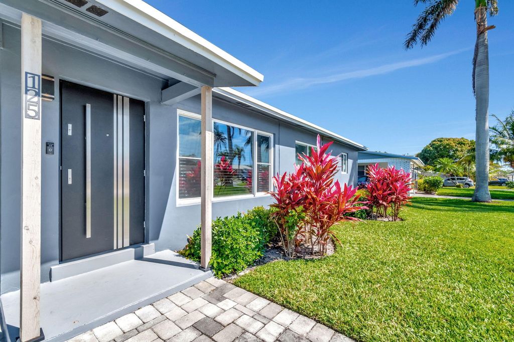 Photo of 125 SE 6th Avenue, Boynton Beach, FL 33435 (MLS # R11067456)