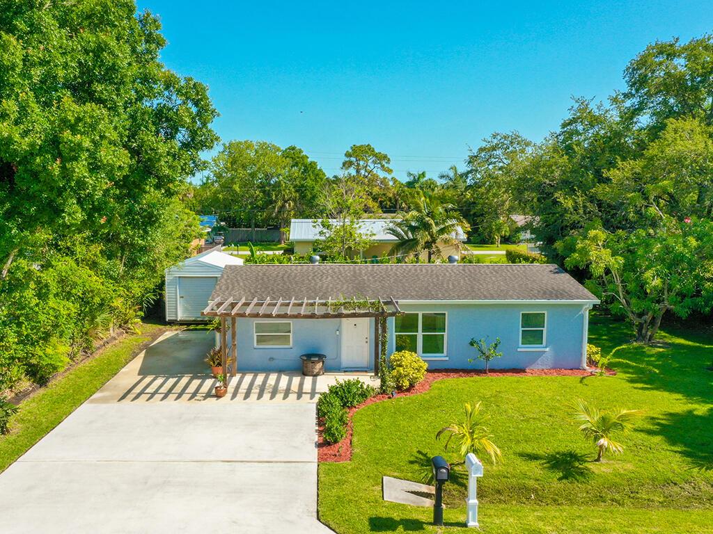 Photo of 927 SW 37th Street, Palm City, FL 34990 (MLS # R10887990)