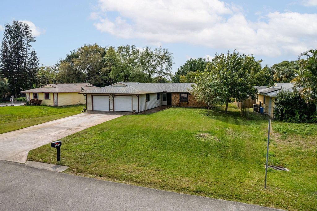 Photo of 8005 Lakeside Way, Fort Pierce, FL 34951 (MLS # R10967266)