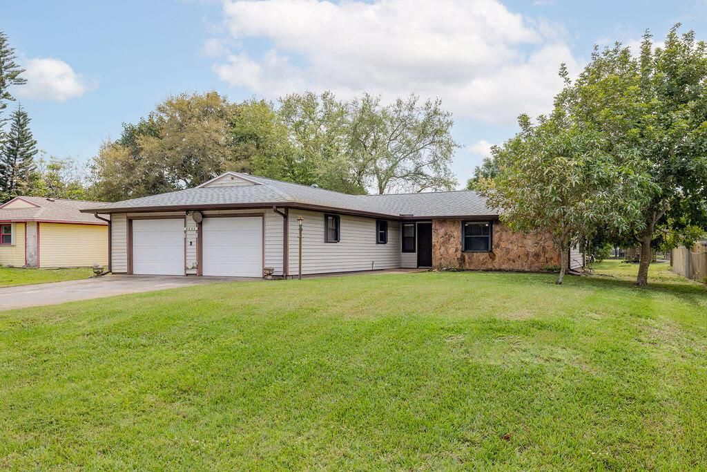 Photo of 8005 Lakeside Way, Fort Pierce, FL 34951 (MLS # R10967266)